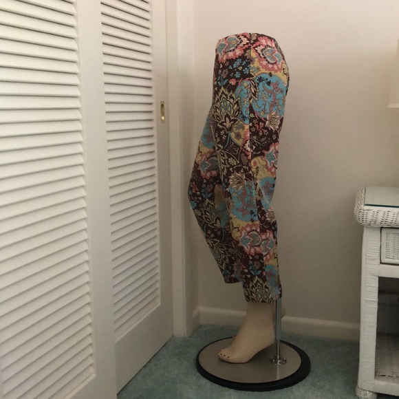 Pastel Flowered Capris - Picture 4 of 6